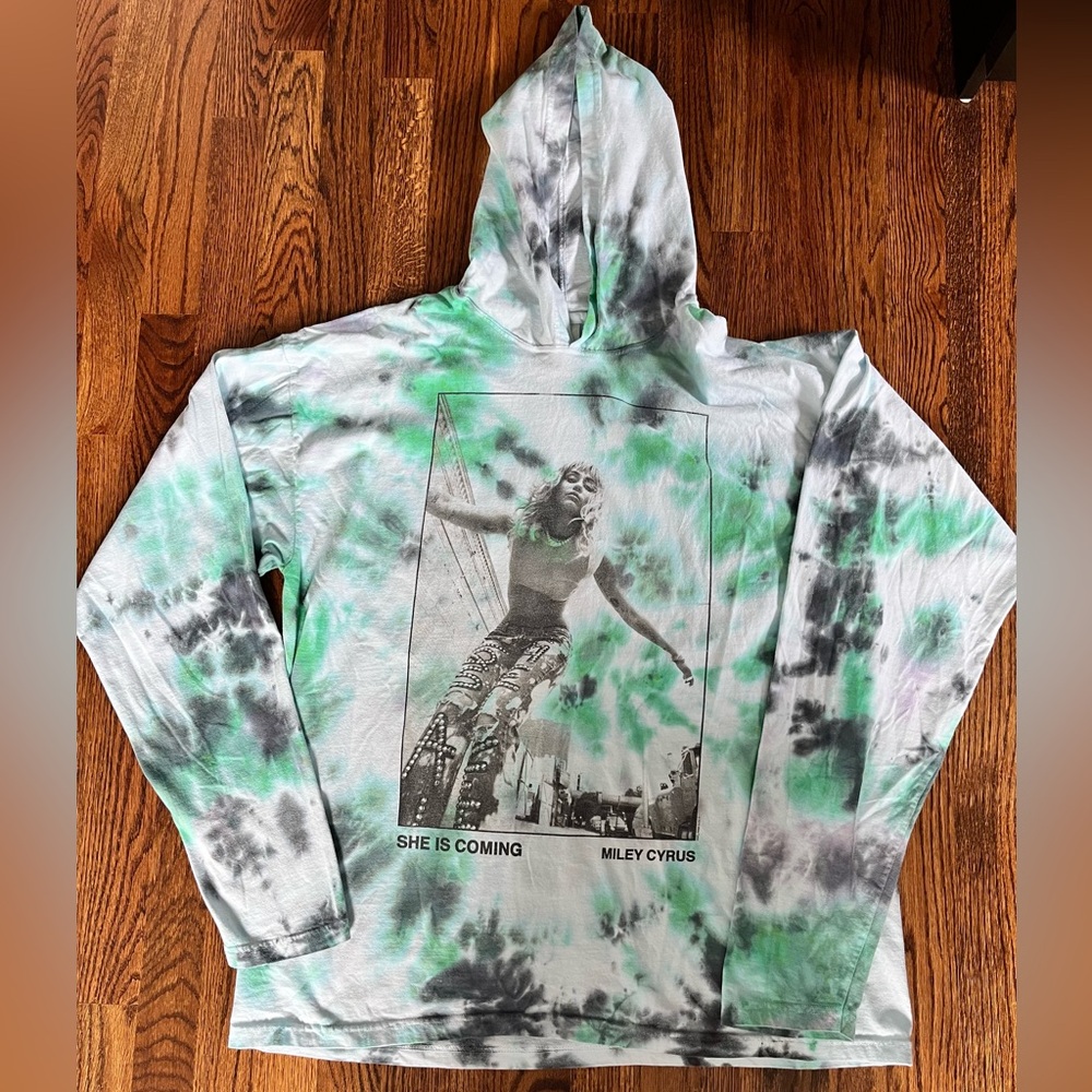 Miley Cyrus Hooded T-Shirt - Picture 4 of 5